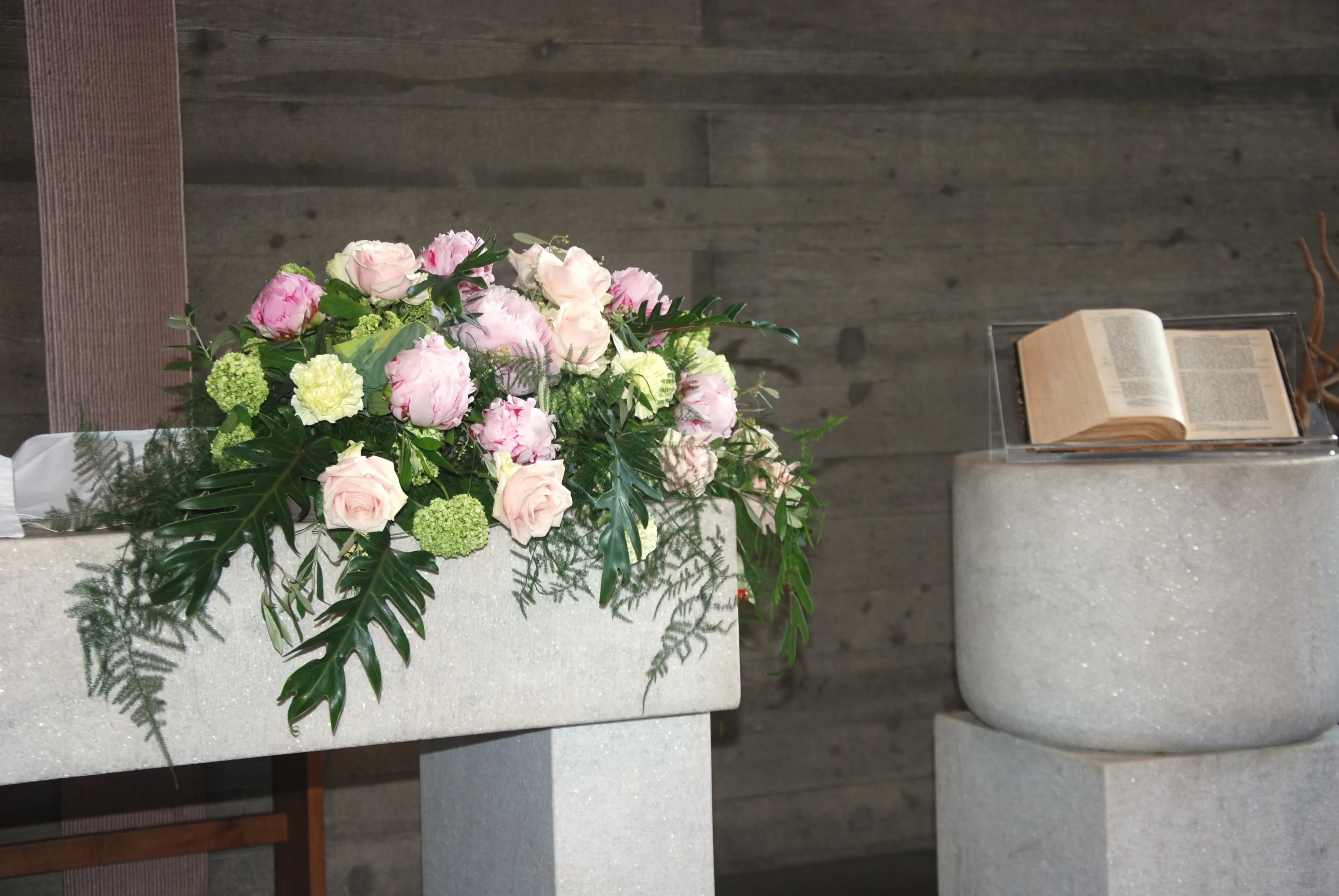 Blumenarrangement Fest