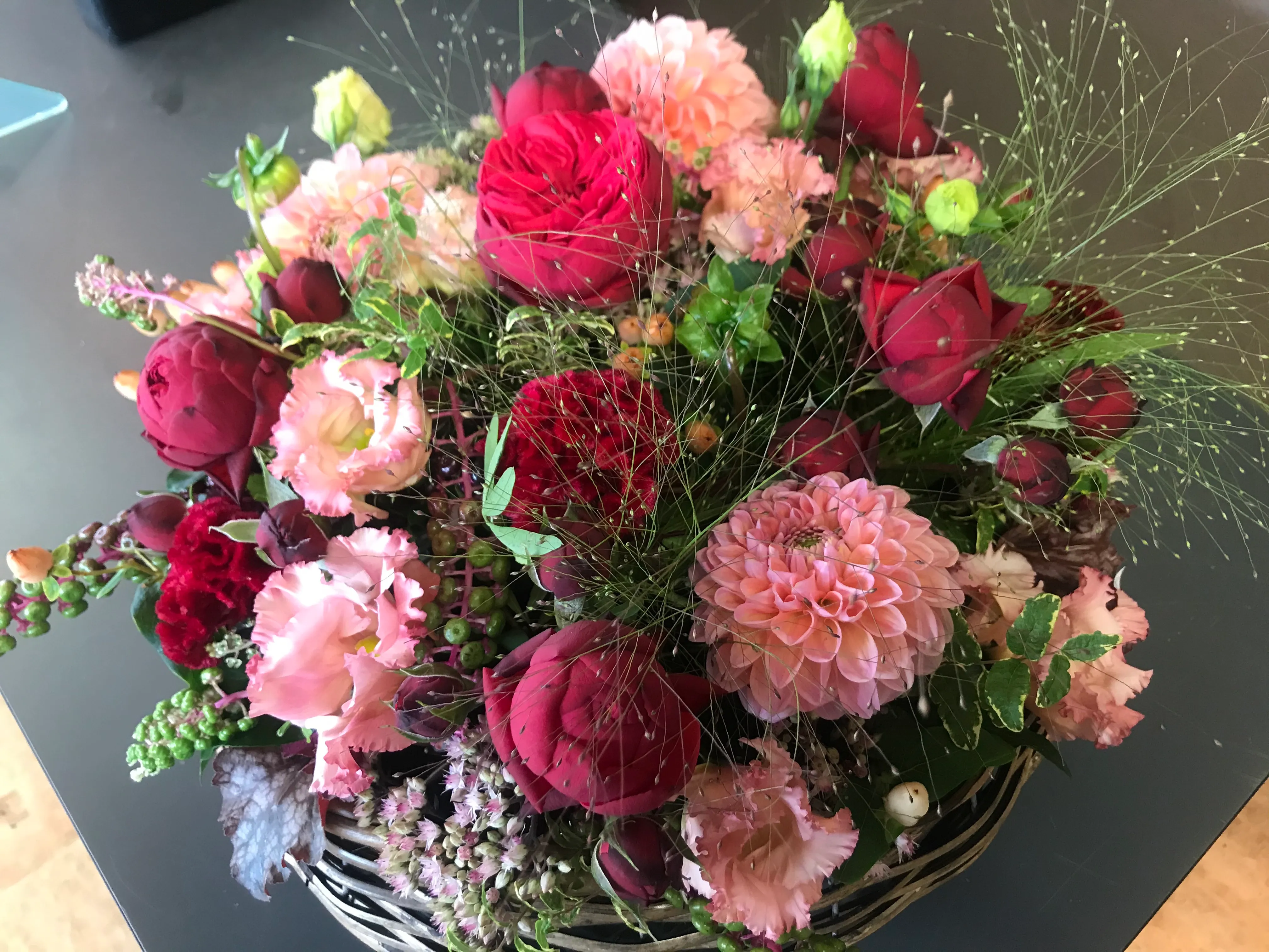 Romantisches Blumenarrangement